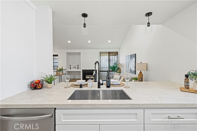 11107 Arminta Street, Sun Valley CA: https://media.crmls.org/medias/83a10efd-43c9-400a-80b1-4eb956d116c6.jpg