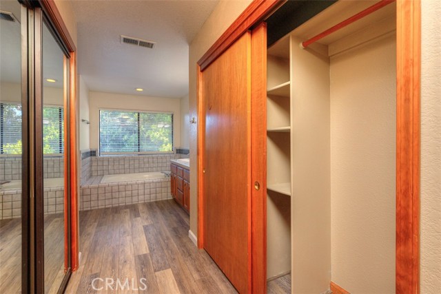1022 Sir William Court, Chico CA: https://media.crmls.org/medias/83a132c8-e178-4e8b-8446-5c5a3ef0f8ca.jpg