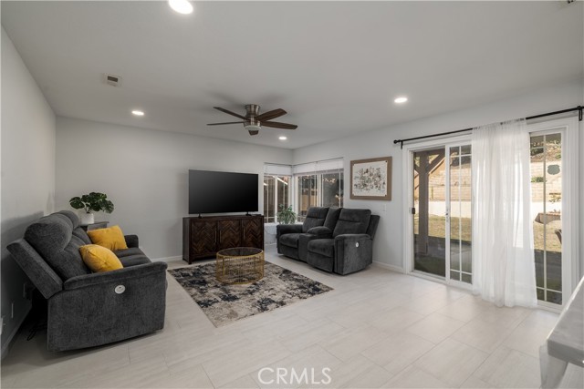 Detail Gallery Image 17 of 47 For 10954 Cool Lake, San Diego,  CA 92128 - 4 Beds | 2/1 Baths