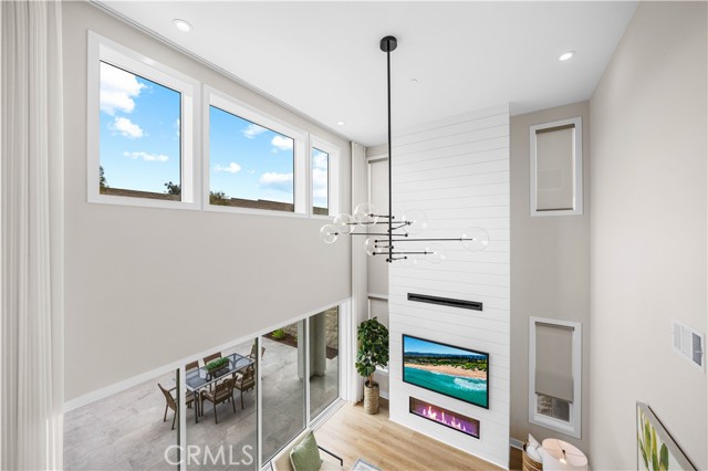 281 Burwood, Lake Forest CA: https://media.crmls.org/medias/83a20bff-ceb9-48d6-b9c1-6c7a502a016b.jpg