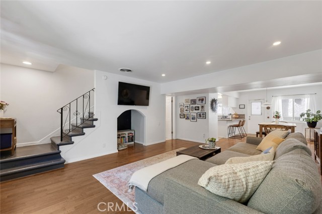 Detail Gallery Image 14 of 27 For 14238 Dickens St #3,  Sherman Oaks,  CA 91423 - 2 Beds | 2 Baths