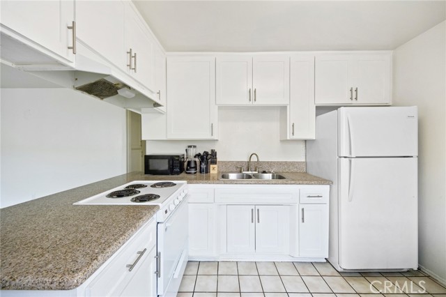 30 W 49th Street, Long Beach CA: https://media.crmls.org/medias/83a268b2-41ef-48b3-8d5d-b9a4837a984c.jpg