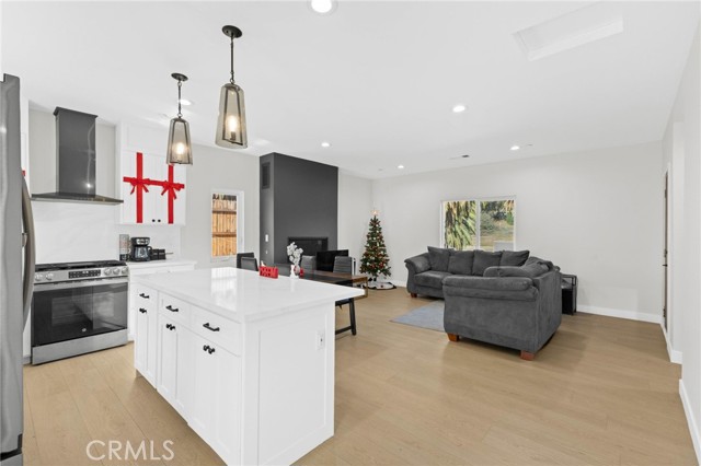 Detail Gallery Image 4 of 14 For 16897 Gunnerson, Lake Elsinore,  CA 92530 - 2 Beds | 2 Baths