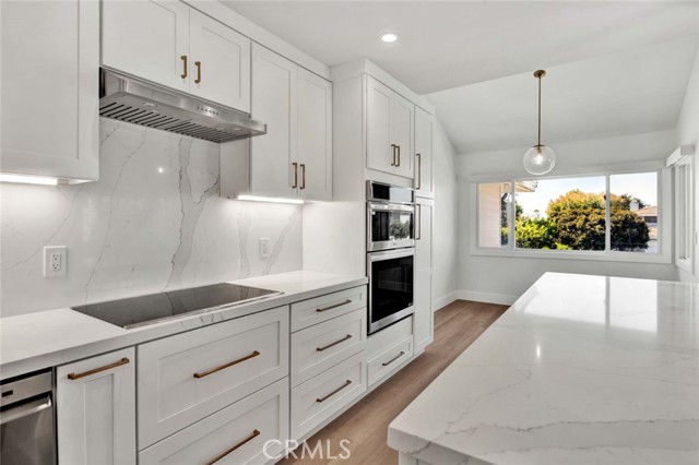 Detail Gallery Image 17 of 65 For 804 Gardenia, Corona Del Mar,  CA 92625 - 2 Beds | 2 Baths