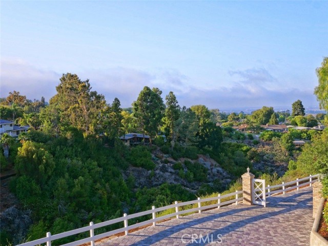 4358 Cartesian Circle, Palos Verdes Peninsula CA: https://media.crmls.org/medias/83a3dae3-937a-4222-a0ec-2956c38ac290.jpg