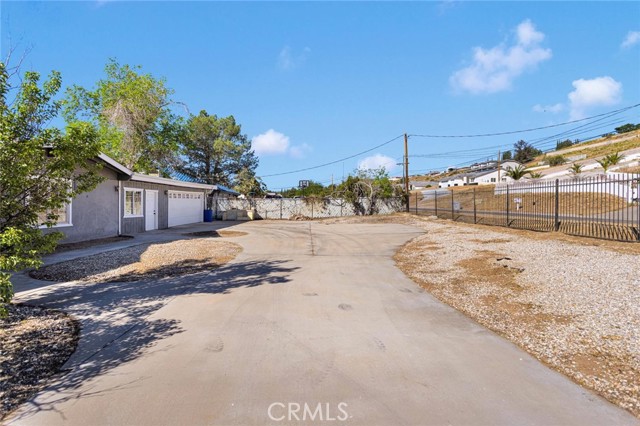 8732 Pico Avenue, Hesperia CA: https://media.crmls.org/medias/83a43cb5-4972-442f-bfbf-9d07103f0c4a.jpg