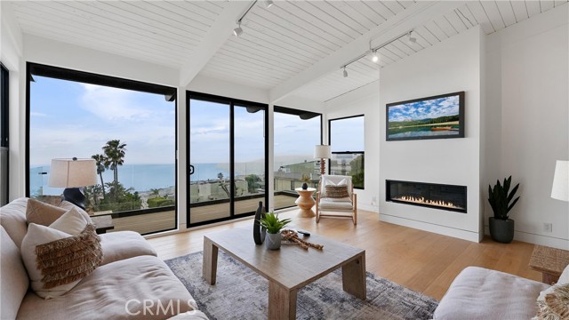 Detail Gallery Image 6 of 55 For 1095 Miramar, Laguna Beach,  CA 92651 - 3 Beds | 2 Baths