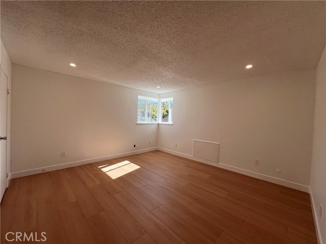 Detail Gallery Image 14 of 19 For 1847 Hilliard, Simi Valley,  CA 93063 - 3 Beds | 3 Baths