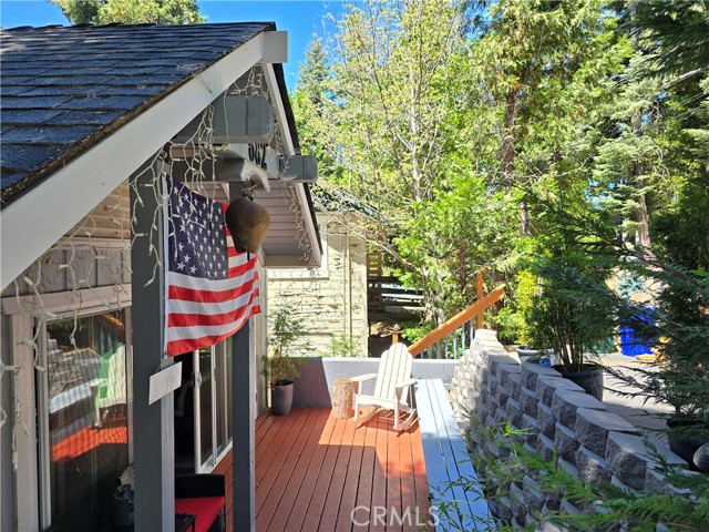 Detail Gallery Image 3 of 33 For 682 Buckingham Square, Lake Arrowhead,  CA 92352 - 3 Beds | 2 Baths