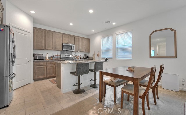 Detail Gallery Image 5 of 26 For 2945 E Merritt Paseo, Ontario,  CA 91761 - 3 Beds | 3 Baths