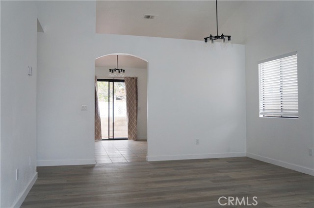 Detail Gallery Image 3 of 18 For 1394 Coral Tree, San Bernardino,  CA 92408 - 2 Beds | 2 Baths