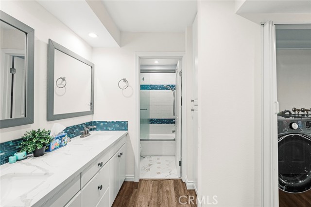 Detail Gallery Image 12 of 32 For 5009 Woodman Ave #205,  Sherman Oaks,  CA 91423 - 2 Beds | 2 Baths