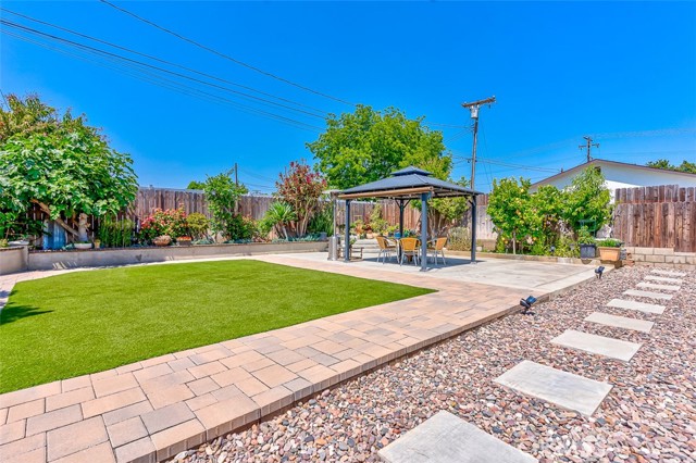 335 E Francis Avenue, La Habra CA: https://media.crmls.org/medias/83a80781-558a-48a9-8d8e-1622dd12e0b4.jpg