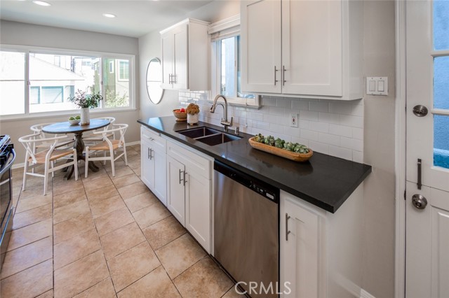 212 41st Street, Manhattan Beach, California 90266, 3 Bedrooms Bedrooms, ,1 BathroomBathrooms,Residential,Sold,41st Street,SB22068683