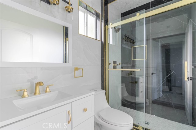 Detail Gallery Image 12 of 24 For 17428 Roscoe Bld, Northridge,  CA 91325 - 2 Beds | 2/1 Baths