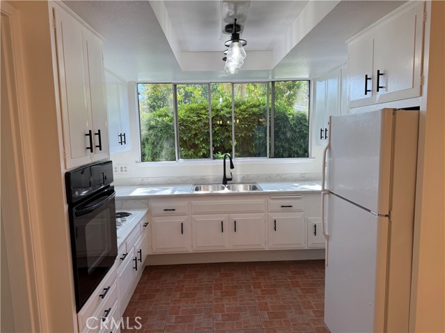 Detail Gallery Image 7 of 59 For 398 Avenida Castilla #B,  Laguna Woods,  CA 92637 - 2 Beds | 2 Baths
