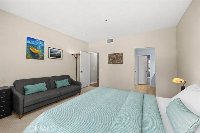 245 S Holliston Avenue, Pasadena CA: https://media.crmls.org/medias/83a96fdb-96c0-44f3-90d1-1e95ef7488fa.jpg