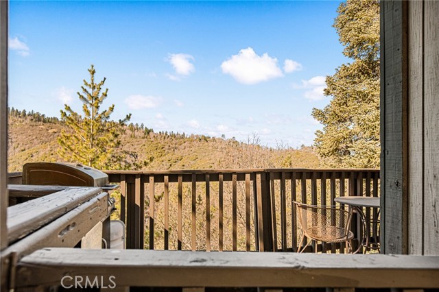 Detail Gallery Image 4 of 30 For 1256 Grass Valley, Lake Arrowhead,  CA 92352 - 3 Beds | 2 Baths