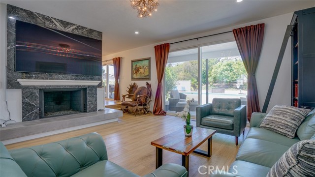23853 Hatteras Street, Woodland Hills CA: https://media.crmls.org/medias/83aa0384-9324-481f-9b28-b10c4fb2e2a5.jpg