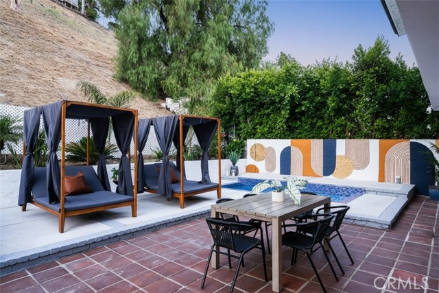 Detail Gallery Image 10 of 10 For 23413 Oxnard St, Woodland Hills,  CA 91367 - 4 Beds | 3 Baths