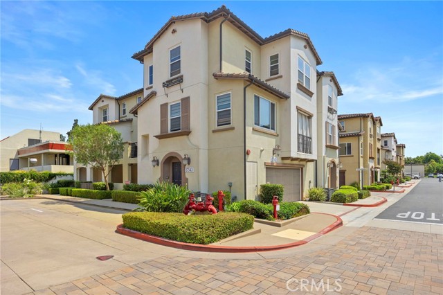 17539 Riverstone Court, Fountain Valley CA: https://media.crmls.org/medias/83ab0138-38aa-48a0-9479-1ae407ffd5d4.jpg