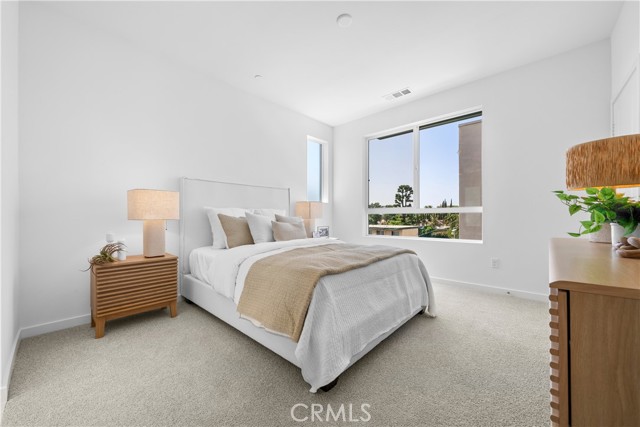 Detail Gallery Image 11 of 28 For 9423 N Sepulveda Blvd #1,  North Hills,  CA 91343 - 3 Beds | 3/1 Baths