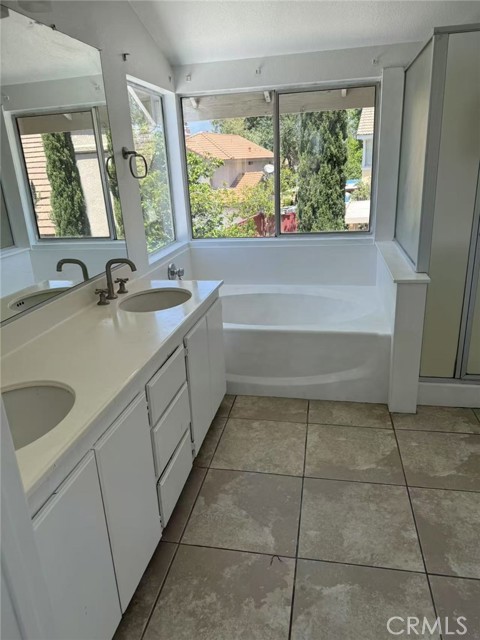 14041 Catalina Court, Fontana CA: https://media.crmls.org/medias/83acdaf1-53d6-4423-861a-13dd8af9eb57.jpg
