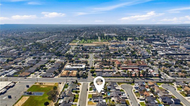Detail Gallery Image 33 of 39 For 17441 Jefferson Ln, Huntington Beach,  CA 92647 - 3 Beds | 2 Baths