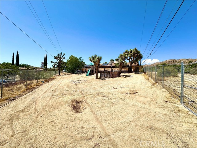 Detail Gallery Image 32 of 34 For 7417 La Vina Trl, Yucca Valley,  CA 92284 - 3 Beds | 2 Baths