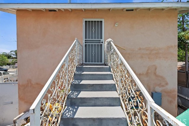 1218 S Sultana Avenue, Ontario CA: https://media.crmls.org/medias/83ae6508-65bf-41e8-8ace-60c48445bd63.jpg