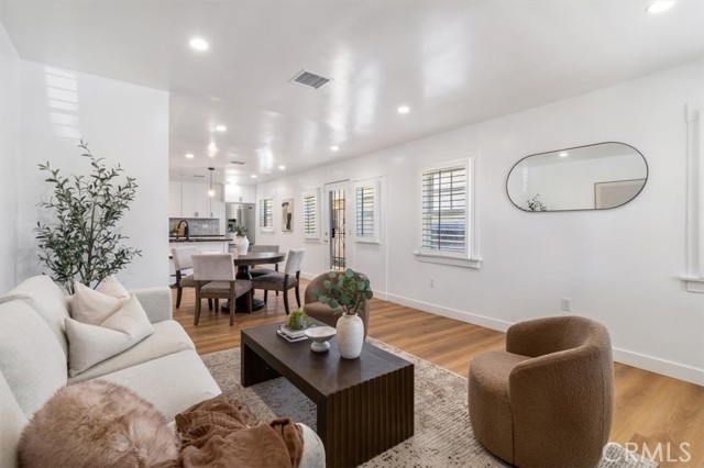 Detail Gallery Image 3 of 69 For 6616 Denver Ave, Los Angeles,  CA 90044 - 6 Beds | 5/1 Baths