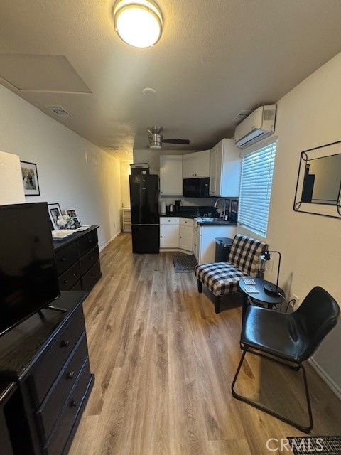 Detail Gallery Image 4 of 12 For 1418 Oxford, Claremont,  CA 91711 - 0 Beds | 1 Baths