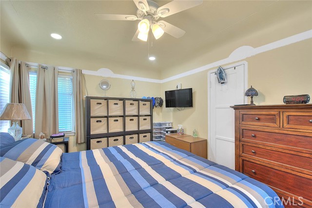 Detail Gallery Image 25 of 44 For 355 E Century Bld, Los Angeles,  CA 90003 - 2 Beds | 1 Baths