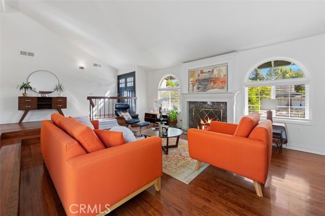 27093 Esward Drive, Calabasas CA: https://media.crmls.org/medias/83b11a85-0a50-40e1-a92d-ed83458a8a6e.jpg