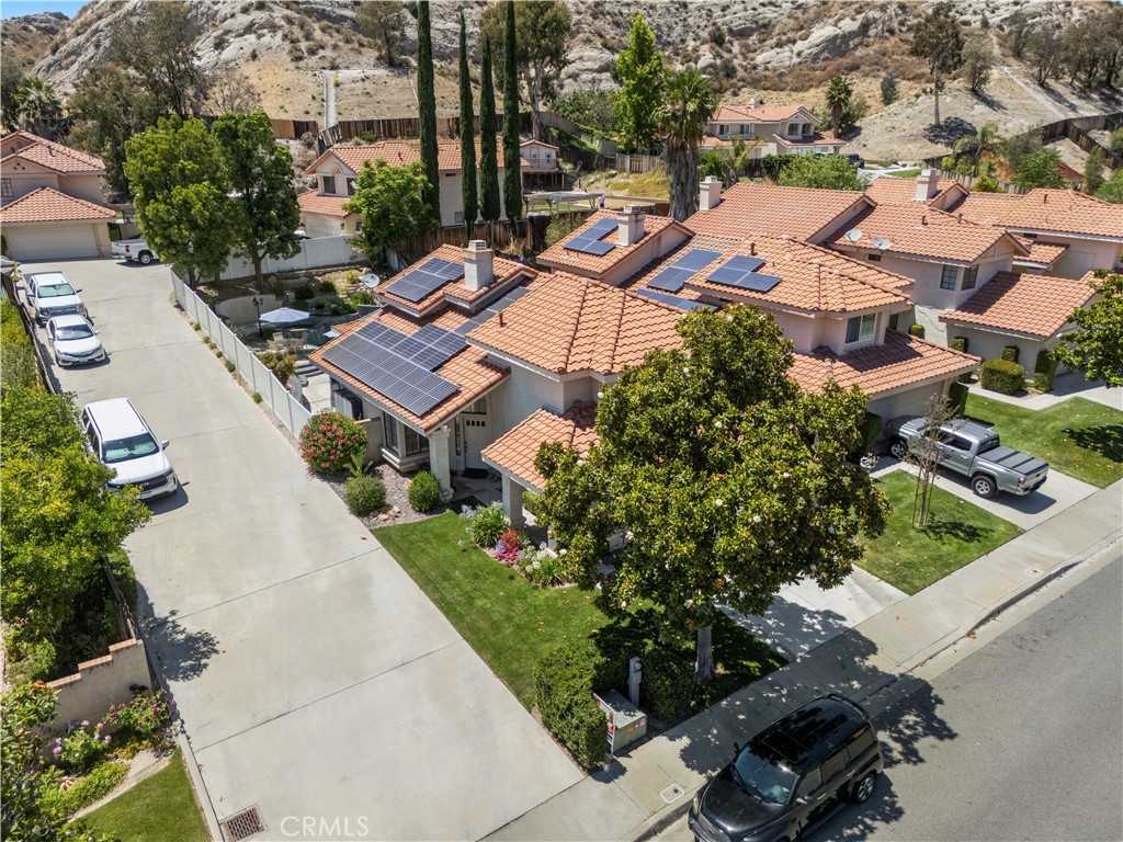 https://media.crmls.org/medias/83b1977a-2e3a-4299-8e19-8b443a51627d.jpg?preset=X-Large