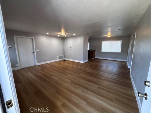 415 Ellis Street, Lake Elsinore CA: https://media.crmls.org/medias/83b26f8a-bb48-43c2-875c-ff5538763e00.jpg