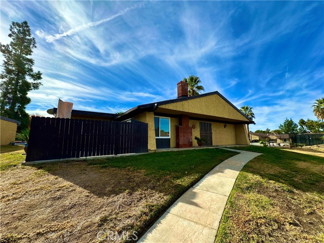 Detail Gallery Image 2 of 52 For 416 E Thornton Ave, Hemet,  CA 92543 - 2 Beds | 2 Baths