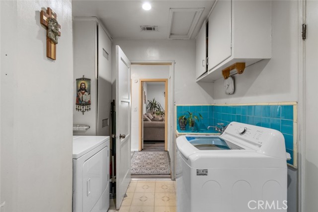 11744 Welby Way, North Hollywood CA: https://media.crmls.org/medias/83b3a947-55f4-4b67-bd2f-c2407e51e8e8.jpg
