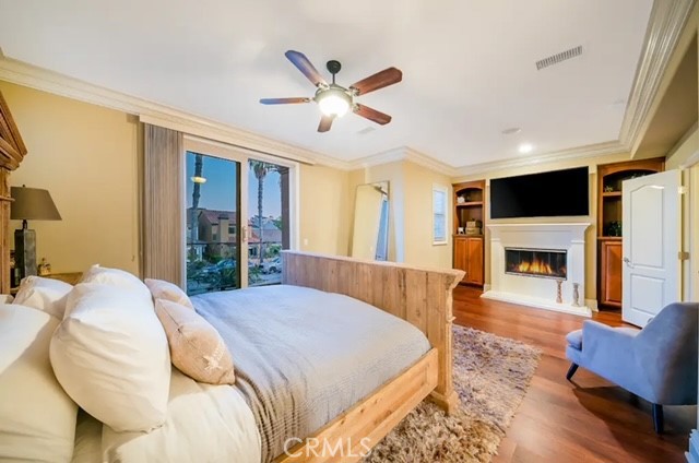 Detail Gallery Image 27 of 34 For 225 11th St, Huntington Beach,  CA 92648 - 4 Beds | 4/1 Baths