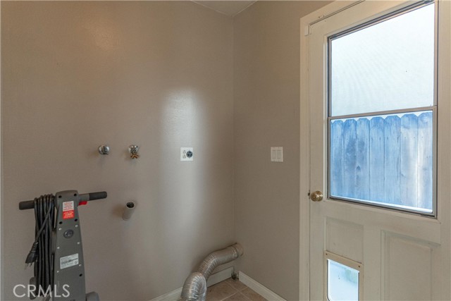 Detail Gallery Image 10 of 26 For 17341 Gibson Cir, Huntington Beach,  CA 92647 - 4 Beds | 3 Baths