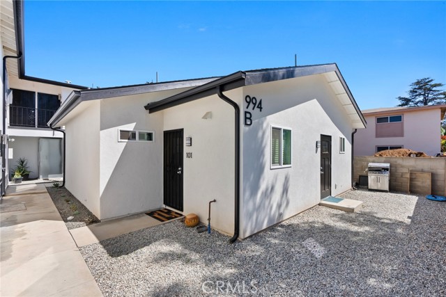 994 Valencia Street, Costa Mesa CA: https://media.crmls.org/medias/83b5be61-87ac-4531-ad59-8253aaf0c0ae.jpg