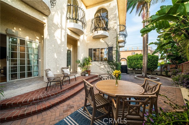 1119 9th Street, Hermosa Beach, California 90254, 5 Bedrooms Bedrooms, ,2 BathroomsBathrooms,Residential,Sold,9th,SB22164330