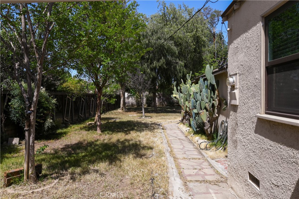 https://media.crmls.org/medias/83b5c1fd-e825-4aa7-9b68-e31b63620826.jpg?preset=X-Large