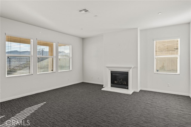 Detail Gallery Image 7 of 46 For 4011 Elderberry, Lake Elsinore,  CA 92530 - 4 Beds | 2/1 Baths