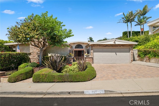 Detail Gallery Image 2 of 31 For 707 Malabar Dr, Corona Del Mar,  CA 92625 - 3 Beds | 2 Baths