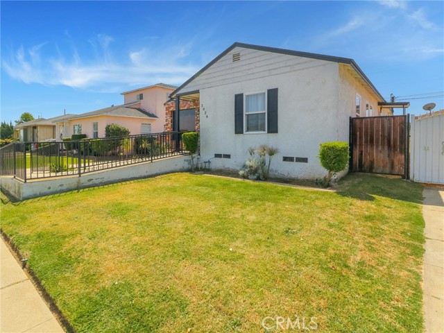 Detail Gallery Image 3 of 16 For 2026 W 94th Pl, Los Angeles,  CA 90047 - 4 Beds | 2 Baths