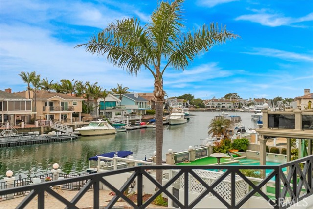 16201 Santa Barbara Lane, Huntington Beach CA: https://media.crmls.org/medias/83b6f04d-8965-460c-b178-c860351cf293.jpg