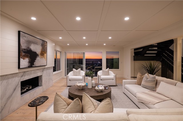 303 E Avenida Cordoba, San Clemente CA: https://media.crmls.org/medias/83b747d3-5e96-446b-8a07-32258729bdf3.jpg