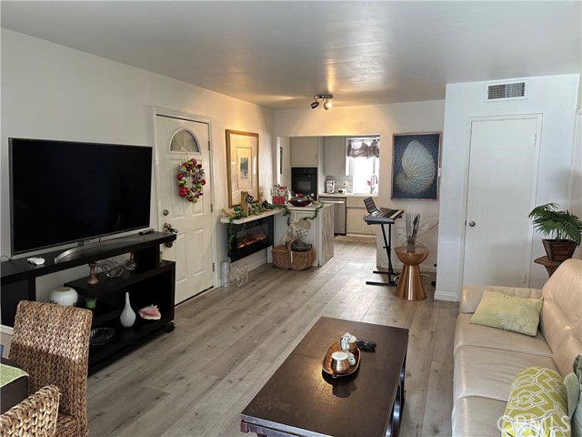 Detail Gallery Image 3 of 29 For 440 Chestnut Ave 2d,  Long Beach,  CA 80802 - 1 Beds | 1 Baths