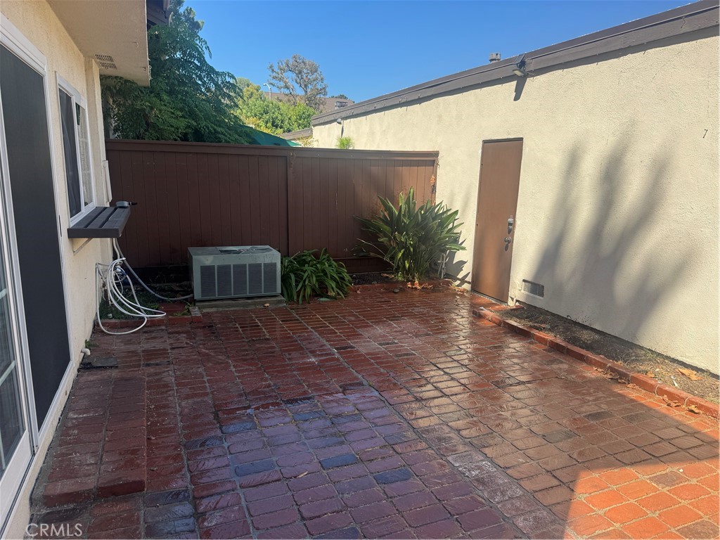 https://media.crmls.org/medias/83b808d0-fba2-4dde-934e-8d4657debffc.jpg?preset=X-Large